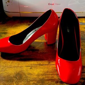 Red chunky heeled pumps! Size 9!